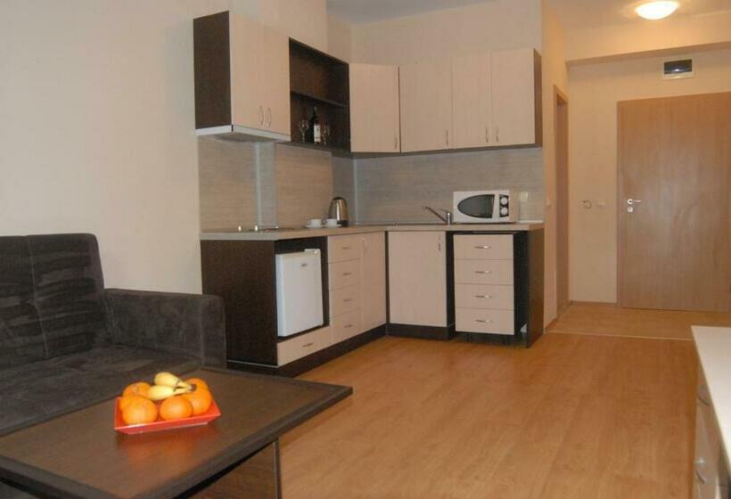 バルコニー付き1ベッドルームアパートメント, Seasons 3