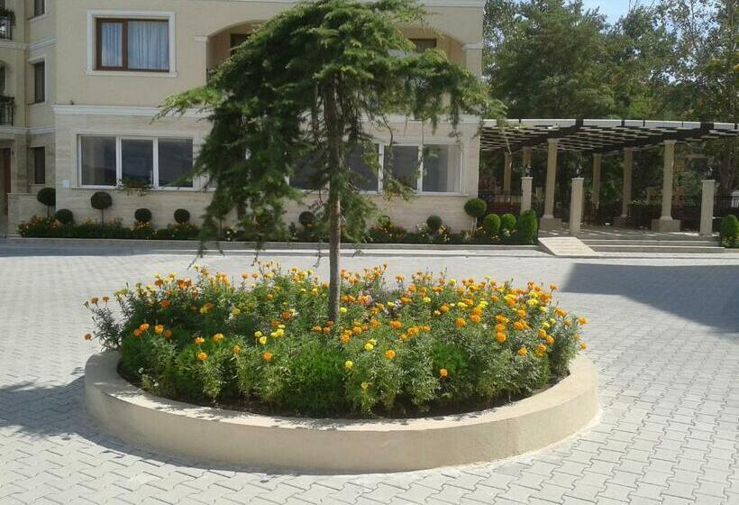 バルコニー付き1ベッドルームアパートメント, Seasons 3