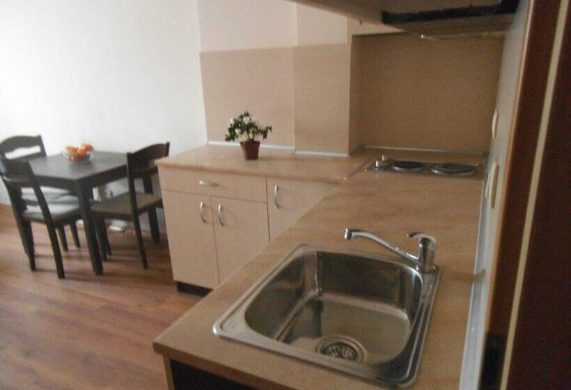 バルコニー付き1ベッドルームアパートメント, Seasons 3