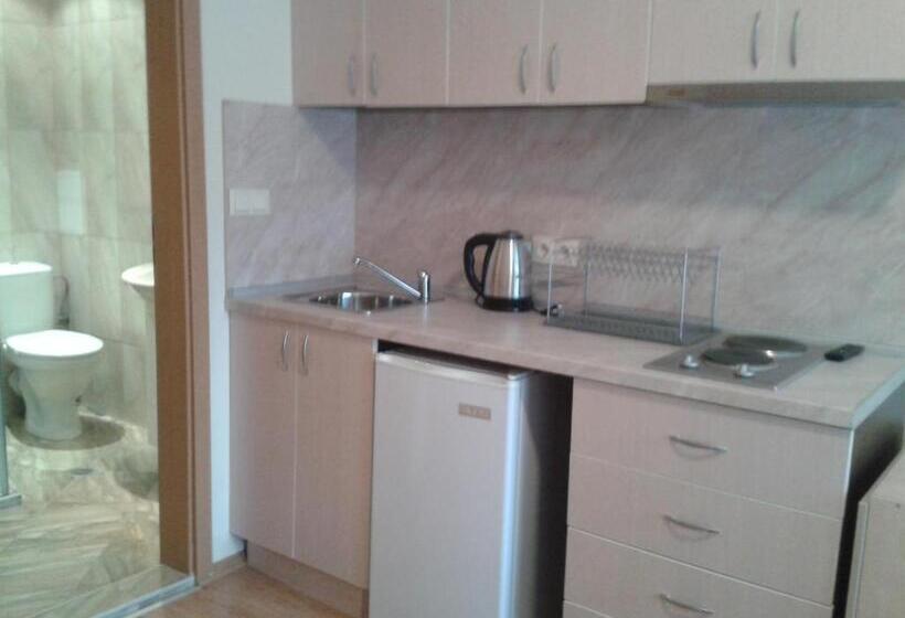 バルコニー付きスタンダードステューディオ, Seasons 3