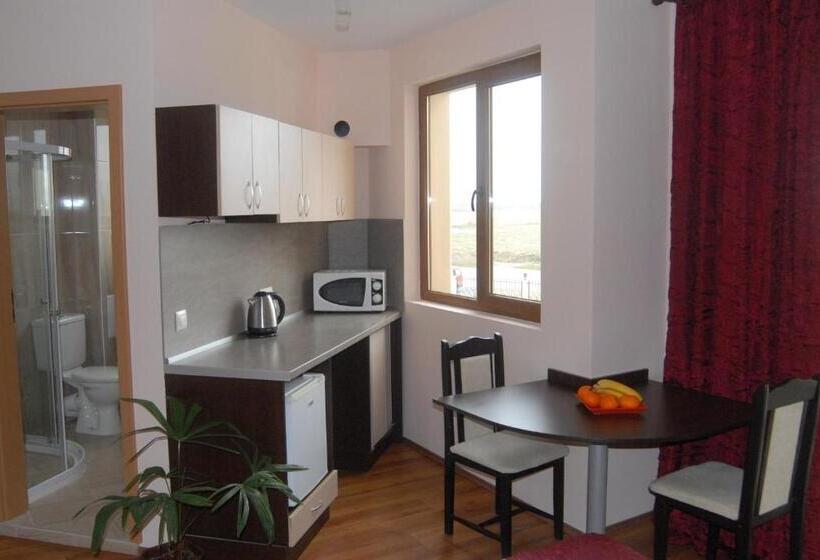 バルコニー付きスタンダードステューディオ, Seasons 3