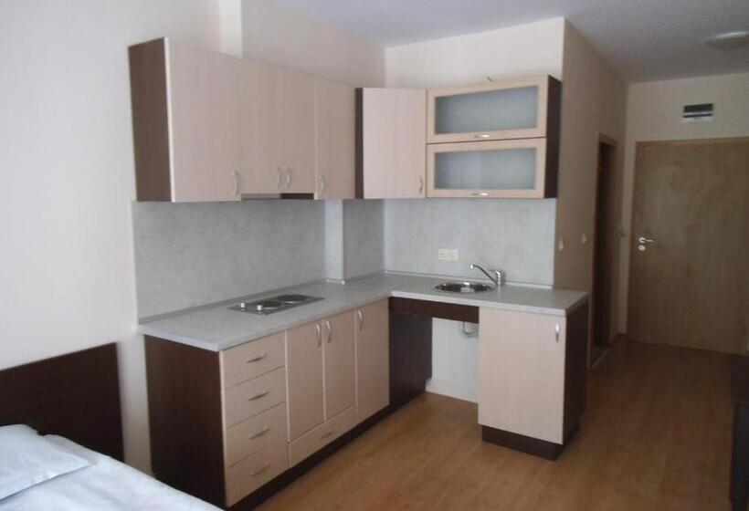 バルコニー付きスタンダードステューディオ, Seasons 3