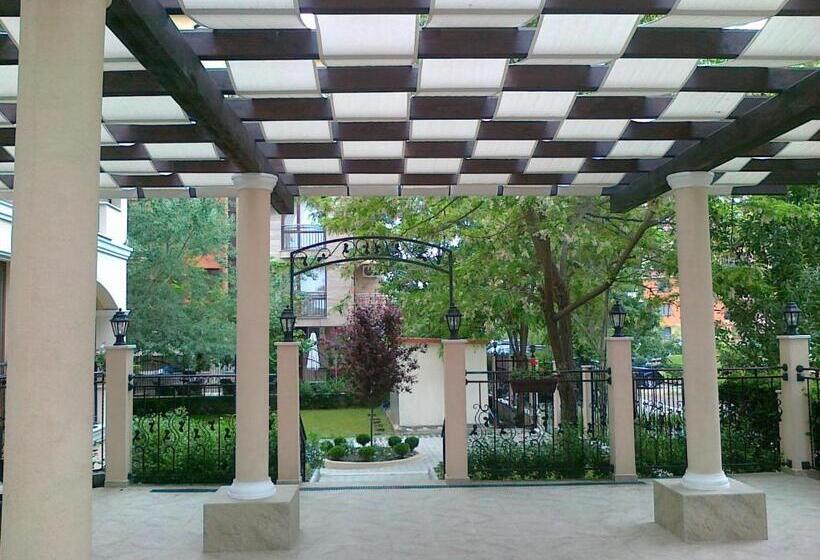 バルコニー付きスタンダードステューディオ, Seasons 3