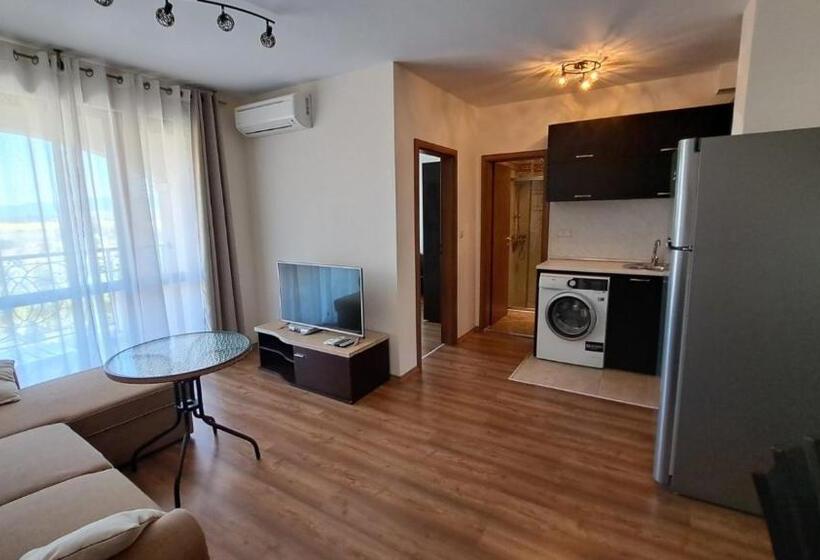 バルコニー付き1ベッドルームアパートメント, Seasons 3