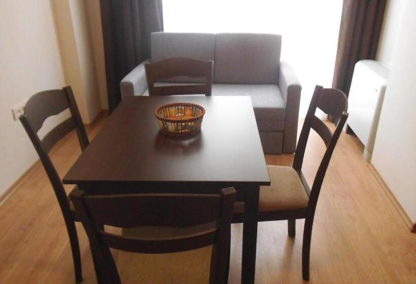 バルコニー付き1ベッドルームアパートメント, Seasons 3