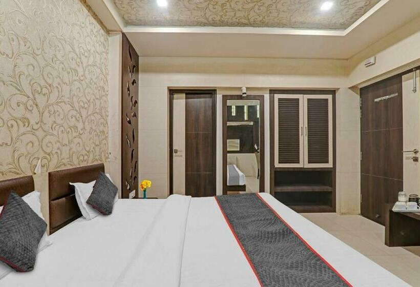 اتاق لوکس سه تخته, Townhouse 1182 Hotel Tirupati Galaxy