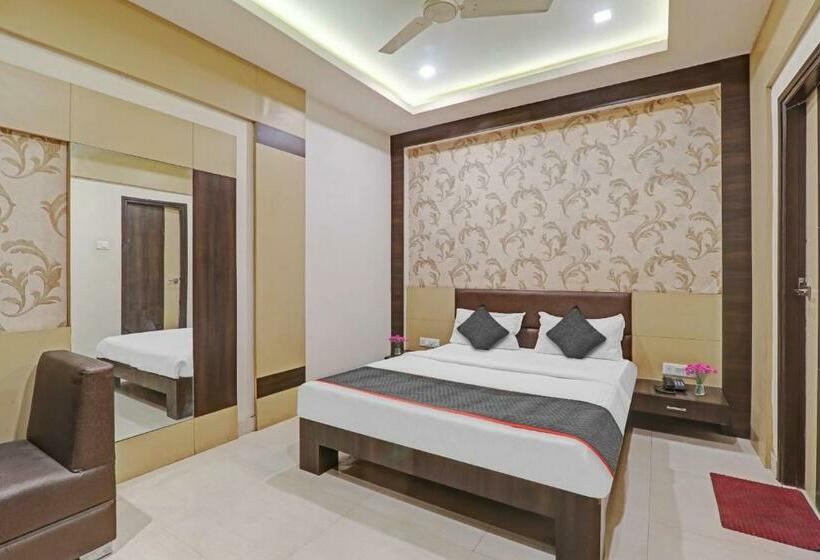 اتاق لوکس سه تخته, Townhouse 1182 Hotel Tirupati Galaxy