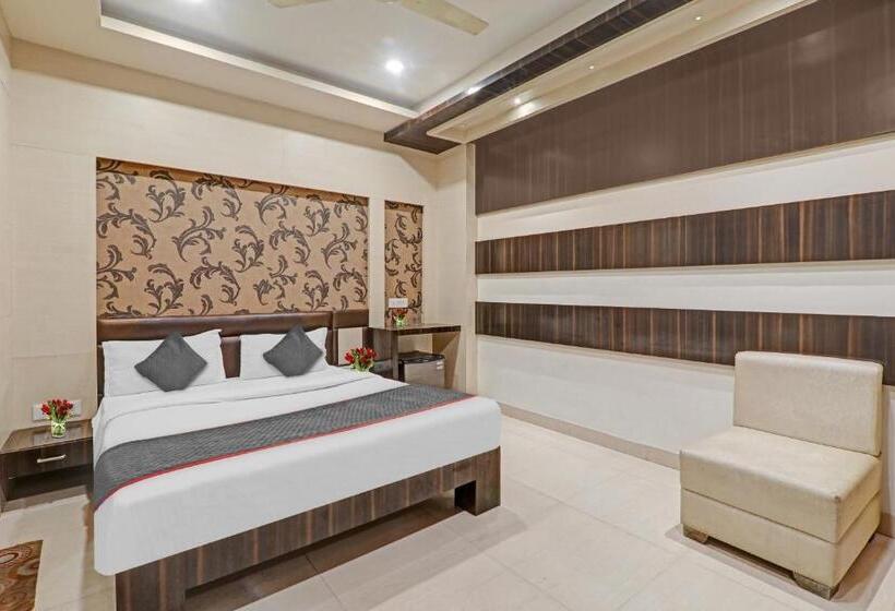 اتاق لوکس سه تخته, Townhouse 1182 Hotel Tirupati Galaxy