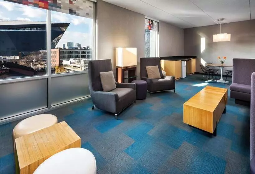 キングサイズベッドのスイートルーム, Aloft Minneapolis