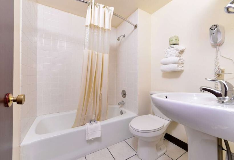 带2个双人床的标准工作室, Americas Best Value Inn Geneva