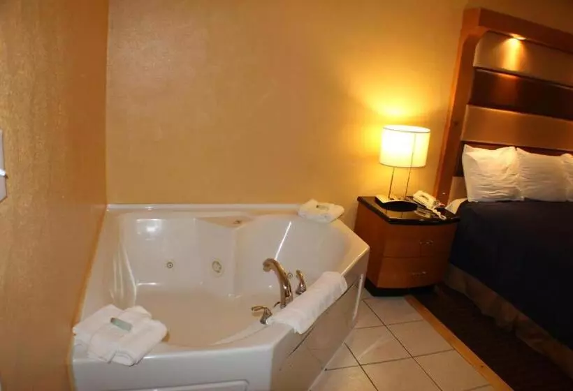 キングサイズベッドのスタンダードルーム, Americas Best Value Inn Geneva