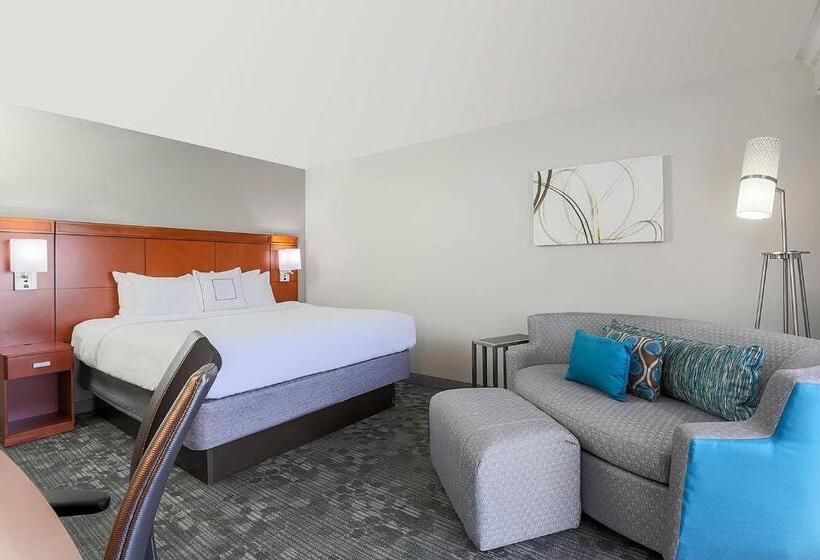 غرفة قياسية مزوَّدة بشُرفة, Courtyard By Marriott Monroe Airport