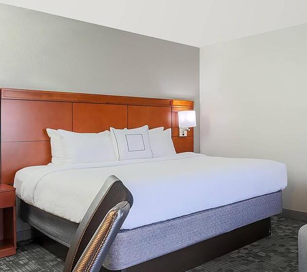 غرفة قياسية مزوَّدة بشُرفة, Courtyard By Marriott Monroe Airport