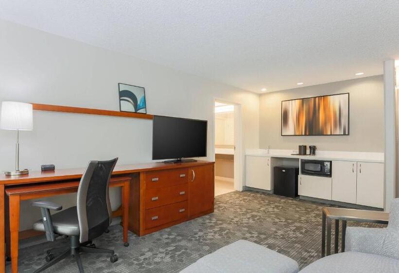 Люкс Кровать Кинг, Courtyard By Marriott Monroe Airport
