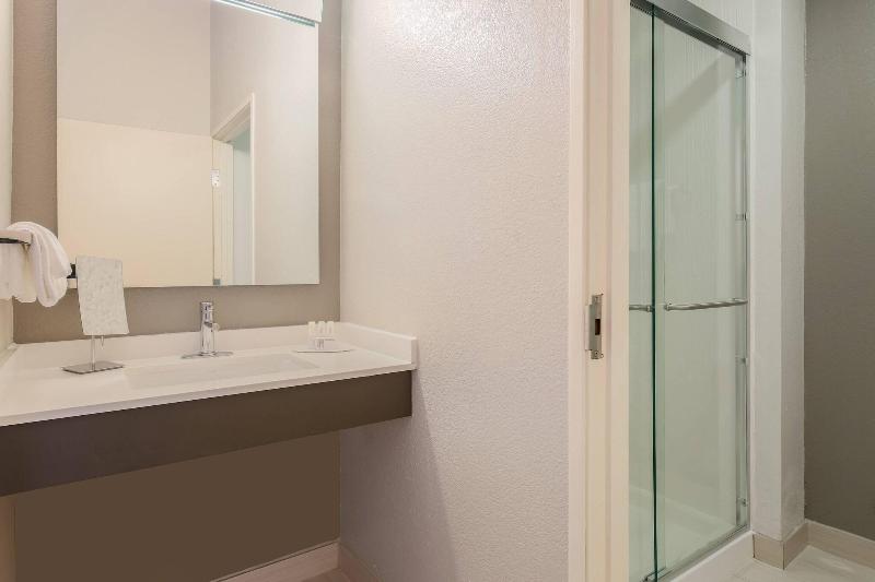 جناح إدارى سرير كينج, Courtyard By Marriott Monroe Airport