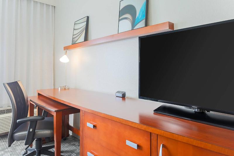 Люкс Executive Кровать Кинг, Courtyard By Marriott Monroe Airport