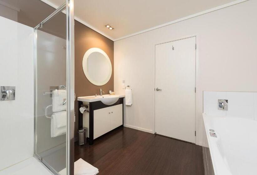 ジュニアスイート, On Devonport