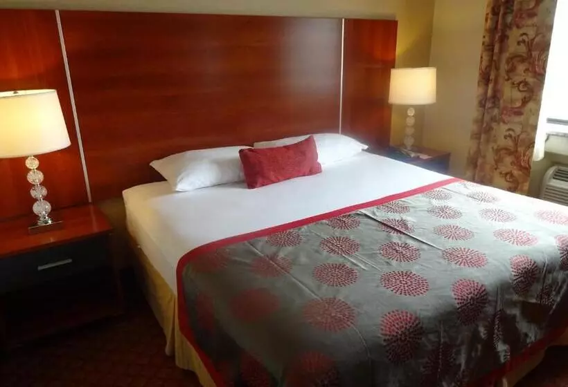 キングサイズベッドのスタンダードルーム, Ramada By Wyndham Staten Island
