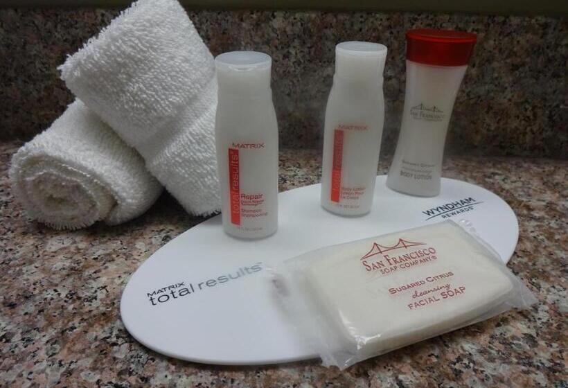 غرفة قياسية لذوى الاحتياجات الخاصة, Ramada By Wyndham Staten Island