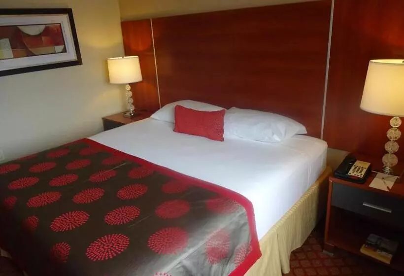 キングサイズベッドのデラックスルーム, Ramada By Wyndham Staten Island