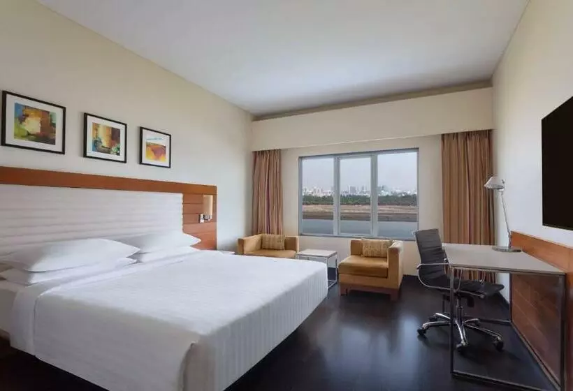 キングサイズベッドのクラシックルーム, Surat Marriott