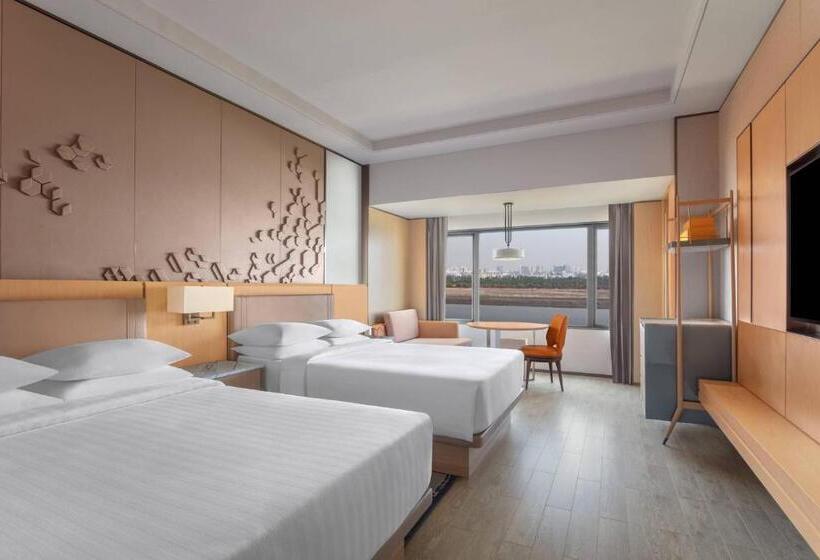 Номер Executive, Surat Marriott