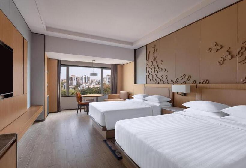 Номер Executive, Surat Marriott