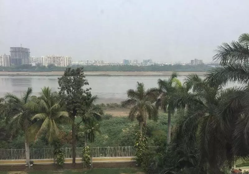 プレミアムルーム, Surat Marriott