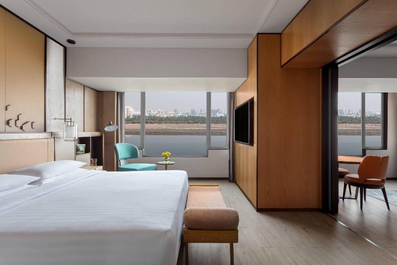 Номер Премиум, Surat Marriott