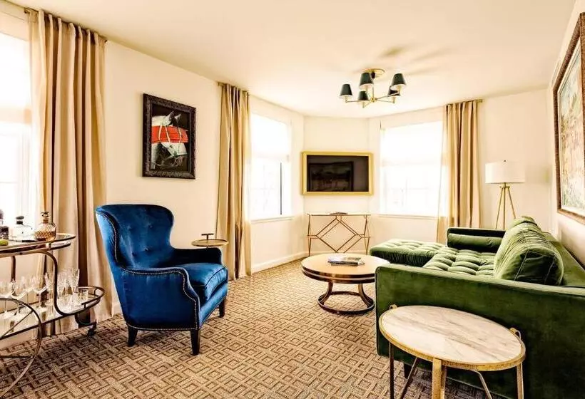 キングサイズベッドのスイートルーム, The Historic Cavalier Hotel And Beach Club Autograph Collection