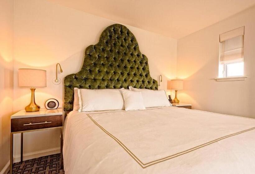 سوئیت با تخت بزرگ, The Historic Cavalier Hotel And Beach Club Autograph Collection