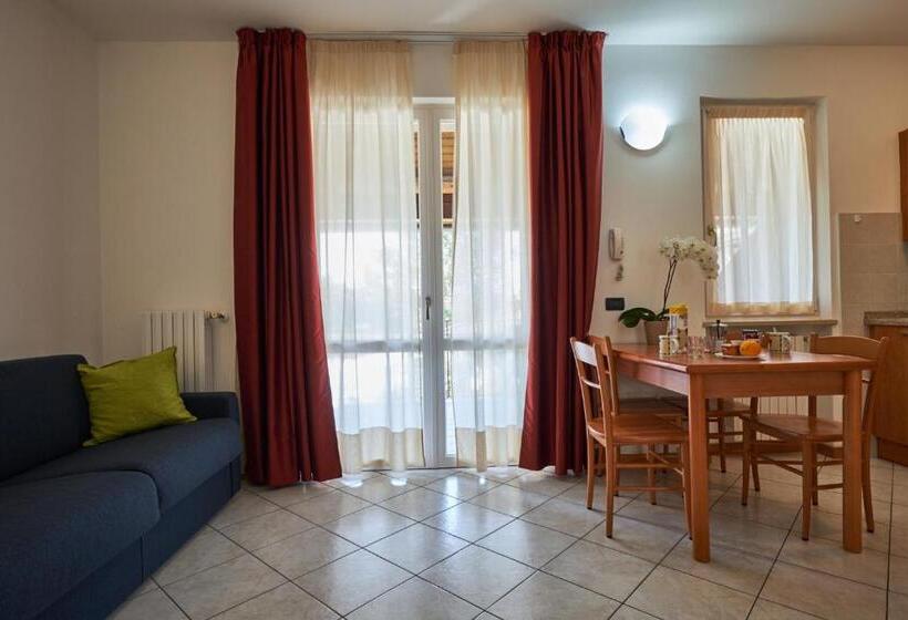 Apartamento 1 Dormitório Vista Piscina, Villaggio Turistico Lugana Marina