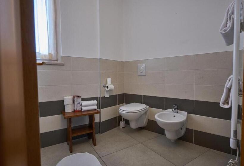 带1个卧室带泳池的公寓, Villaggio Turistico Lugana Marina