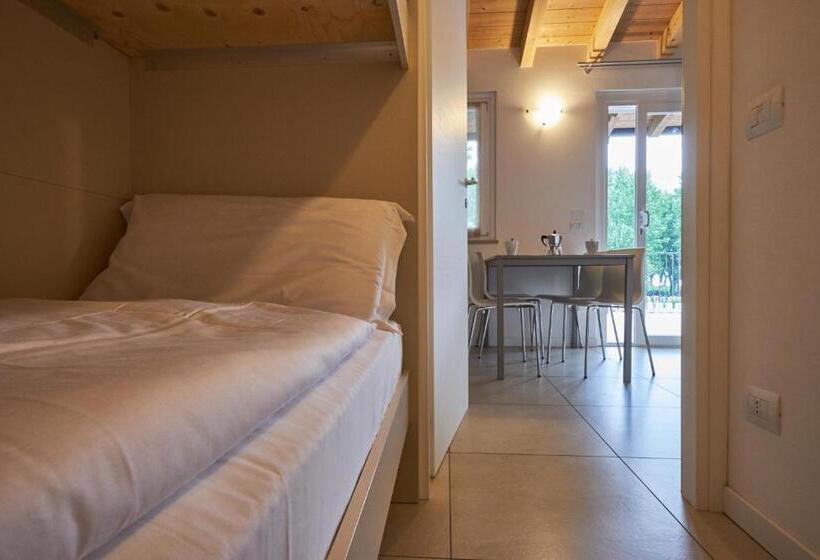 带1个卧室带泳池的公寓, Villaggio Turistico Lugana Marina