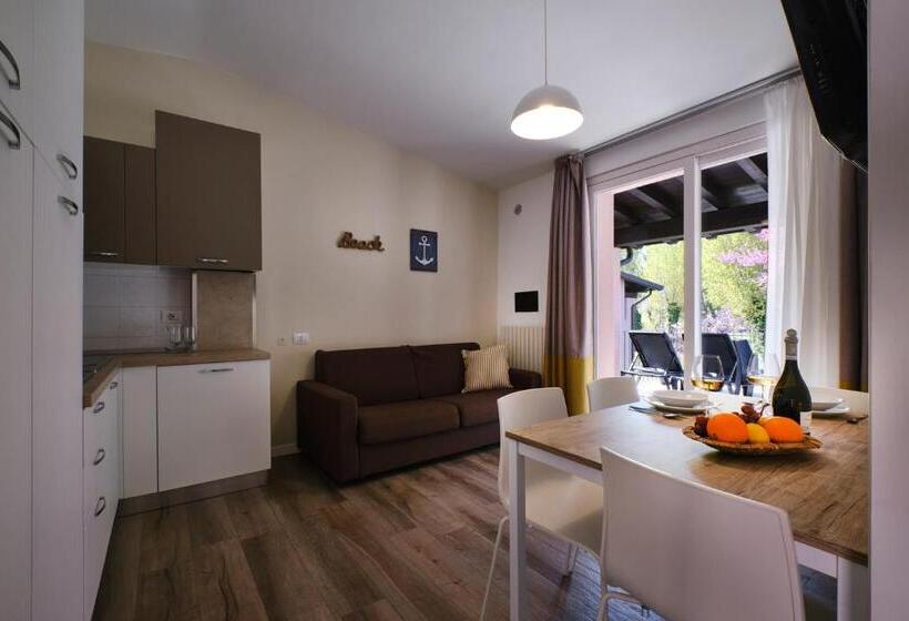 1 Bedroom Apartment Lake View, Villaggio Turistico Lugana Marina