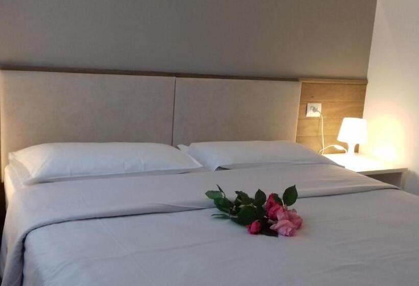 1 Bedroom Apartment Lake View, Villaggio Turistico Lugana Marina