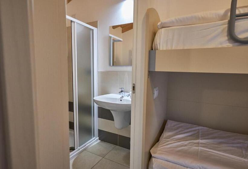 带1个卧室带泳池的公寓, Villaggio Turistico Lugana Marina