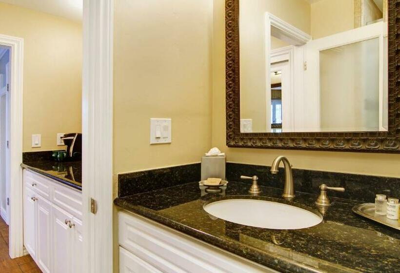 Номер Стандарт, Wayside Inn