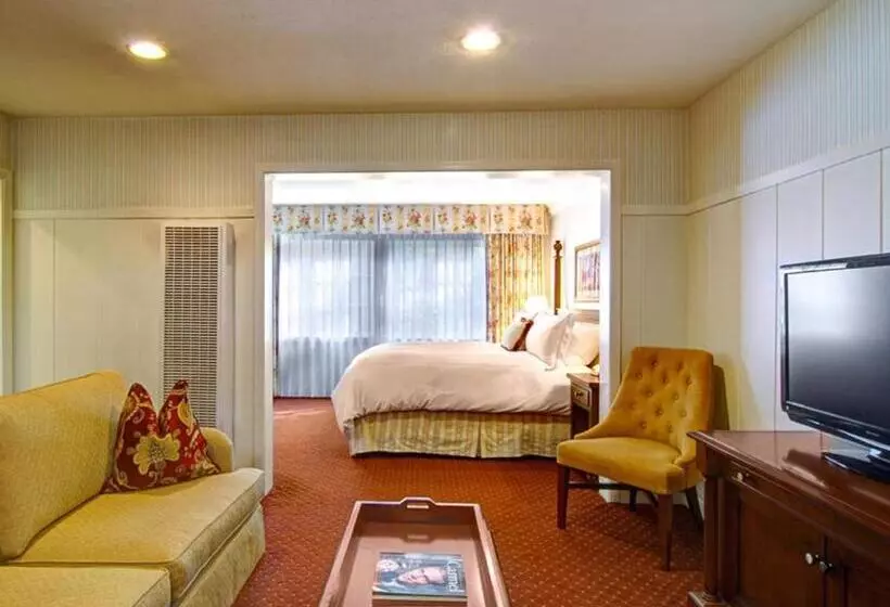 Deluxe Suite King Bed, Wayside Inn
