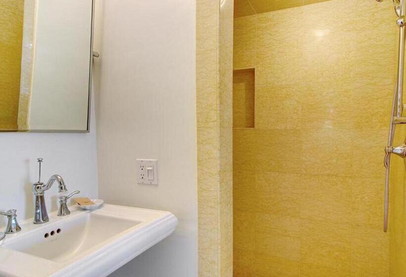 Номер Стандарт, Wayside Inn