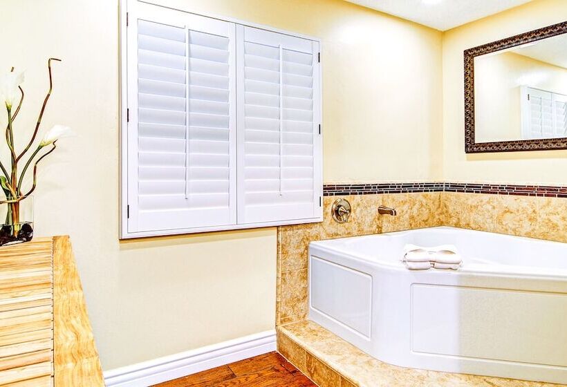 Люкс Премиум, Wayside Inn