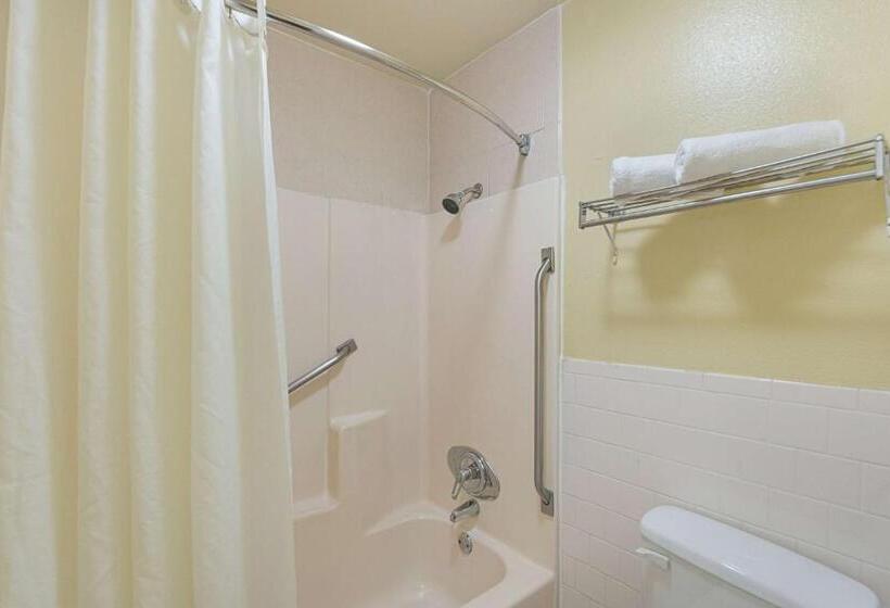 חדר דחוקס עם מיטת קינג, Motel 6livingston, Tx