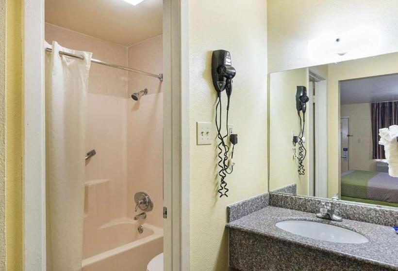 חדר סטנדרט לארבעה, Motel 6livingston, Tx