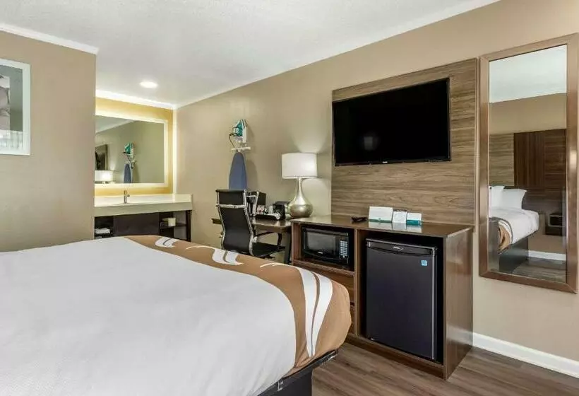 キングサイズベッドのスタンダードルーム, Quality Inn & Suites Pawleys Island