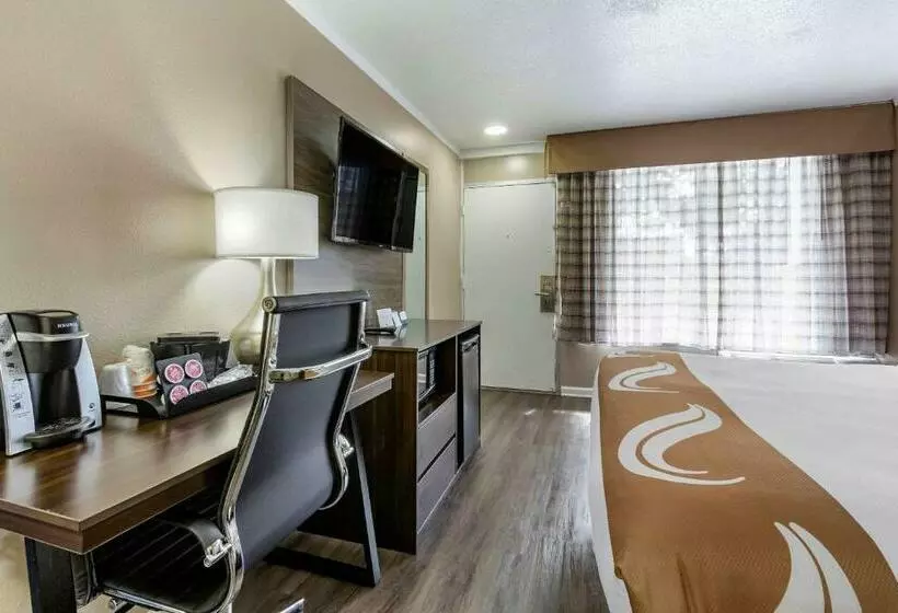 キングサイズベッドのスタンダードルーム, Quality Inn & Suites Pawleys Island
