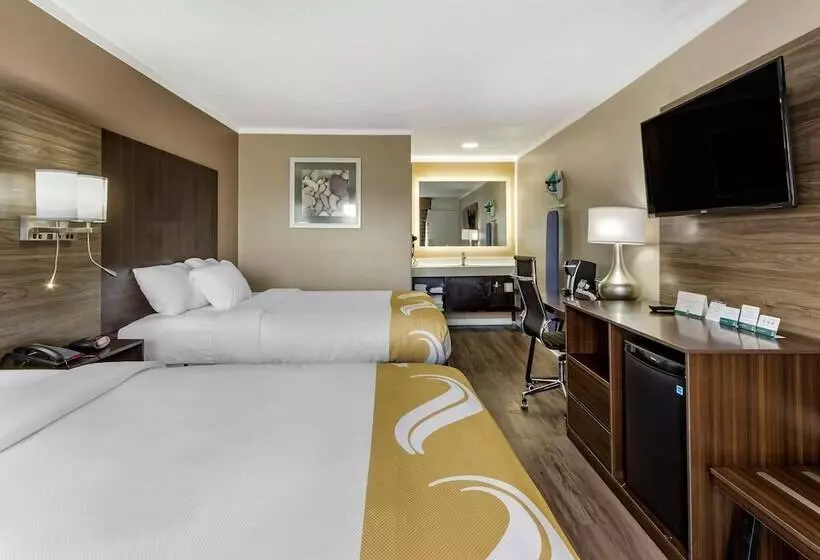 ２ダブルベッドのスタンダードルーム, Quality Inn & Suites Pawleys Island