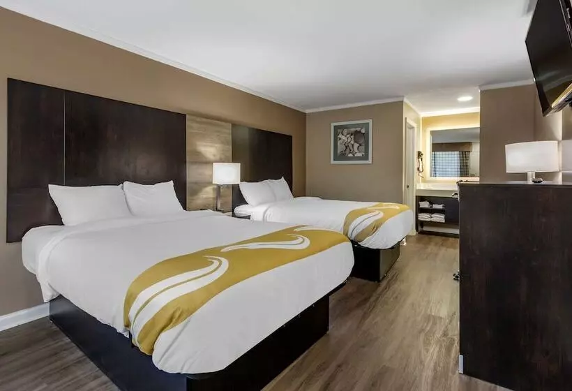 ２ダブルベッドのスタンダードルーム, Quality Inn & Suites Pawleys Island