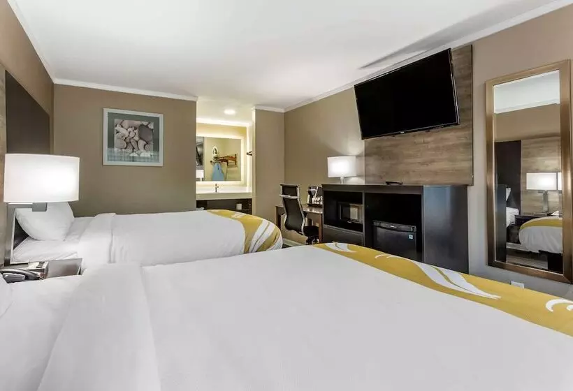 ２ダブルベッドのスタンダードルーム, Quality Inn & Suites Pawleys Island