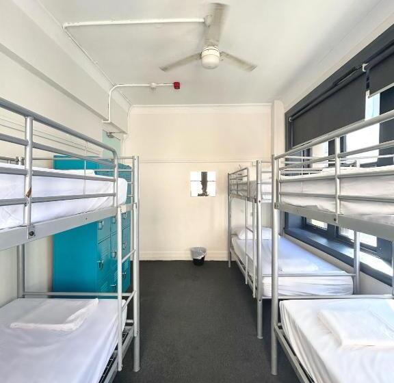 共同バス付シェアルーム, The Downing Hostel
