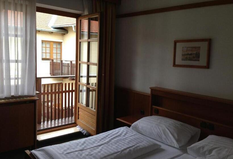 Номер Стандарт, Eisenbock S Strasser Hof